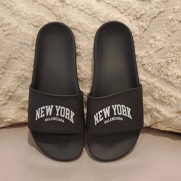 BALENCIAGA Cities New York Logo Slides - Picture 1 of 14